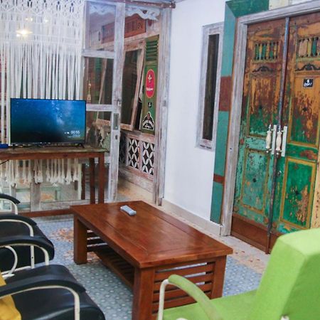 Budarno Homestay Kejayan ภายนอก รูปภาพ